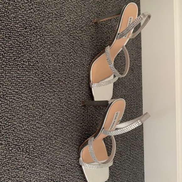 Steve Madden Silver Heels - Picture 3 of 6